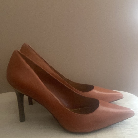 Shoes - Picture 2 of 6